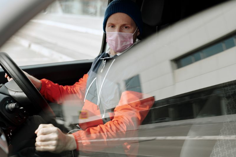 ¿Tengo que usar la mascarilla en el coche?