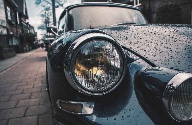 Pulir los faros del coche en casa para no tener que pasar por el taller