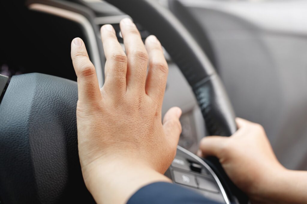 Cómo y cuándo cambiar el claxon de tu coche: Guía completa